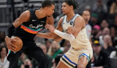 NBA Spurs stretch win streak to eight in rout of Bucks