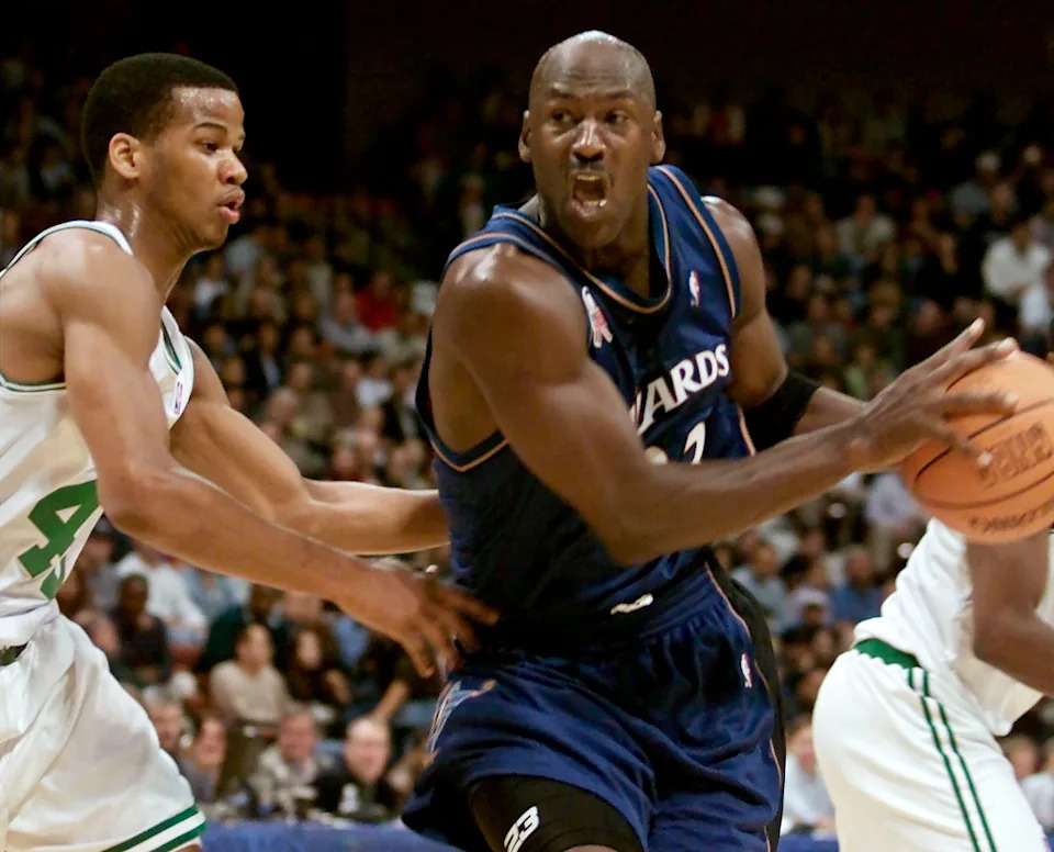 Michael Jordan (R) of the Washington Wizards drives to the basket past
Joseph Forte (L) of the Boston Celtics in the second quarter of their
October 26, 2001 NBA pre-season game at the Mohegan Sun Casino in
Uncasville, Connecticut. REUTERS/Jim Bourg
JRB