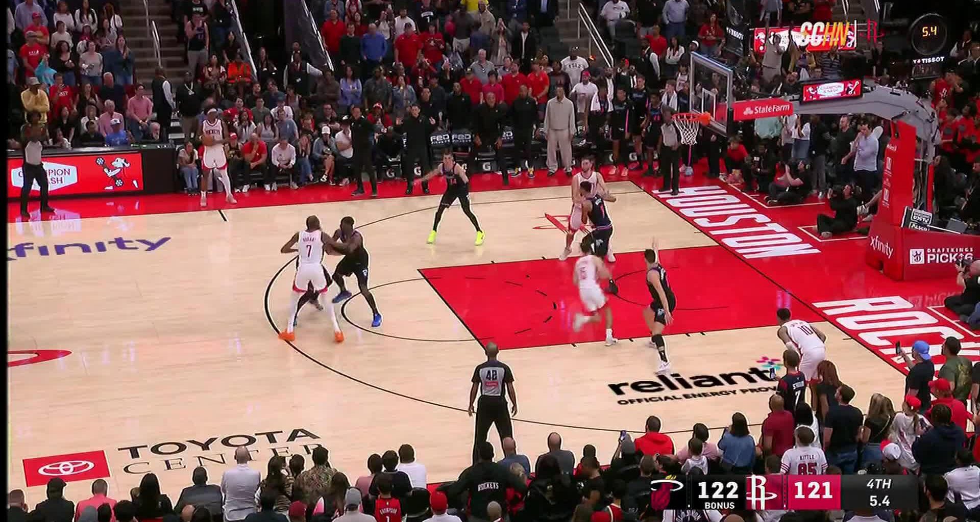 Durant passes Jordan, then Thompson tips in the winner in Rockets' 123-122 victory over Heat