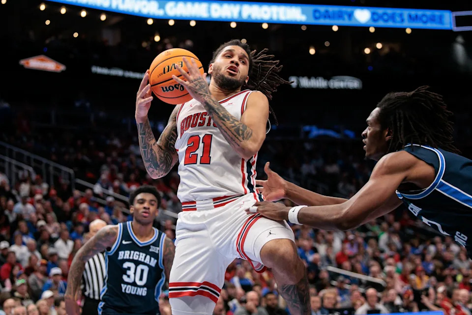 Houston Cougars guard Emanuel Sharp (21) rebounds during the second half against the BYU Cougars at T-Mobile Center in Kansas City, Missouri.