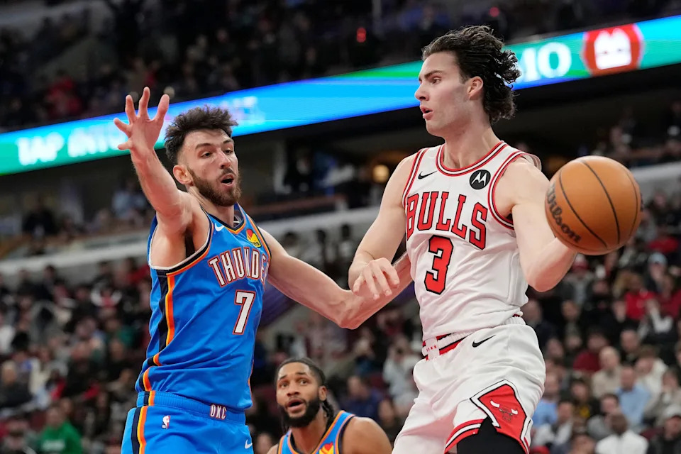 CHICAGO, ILLINOIS - MARCH 03: Josh Giddey #3 of the Chicago Bulls passes the ball against Chet Holmgren #7 of the Oklahoma City Thunder during the third quarter at the United Center on March 03, 2026 in Chicago, Illinois. NOTE TO USER: User expressly acknowledges and agrees that, by downloading and or using this photograph, User is consenting to the terms and conditions of the Getty Images License Agreement. (Photo by Patrick McDermott/Getty Images)