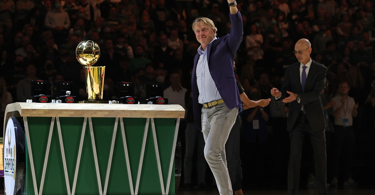 NBA Rumors: Bucks owners state they will trade Giannis if he doesn’t extend