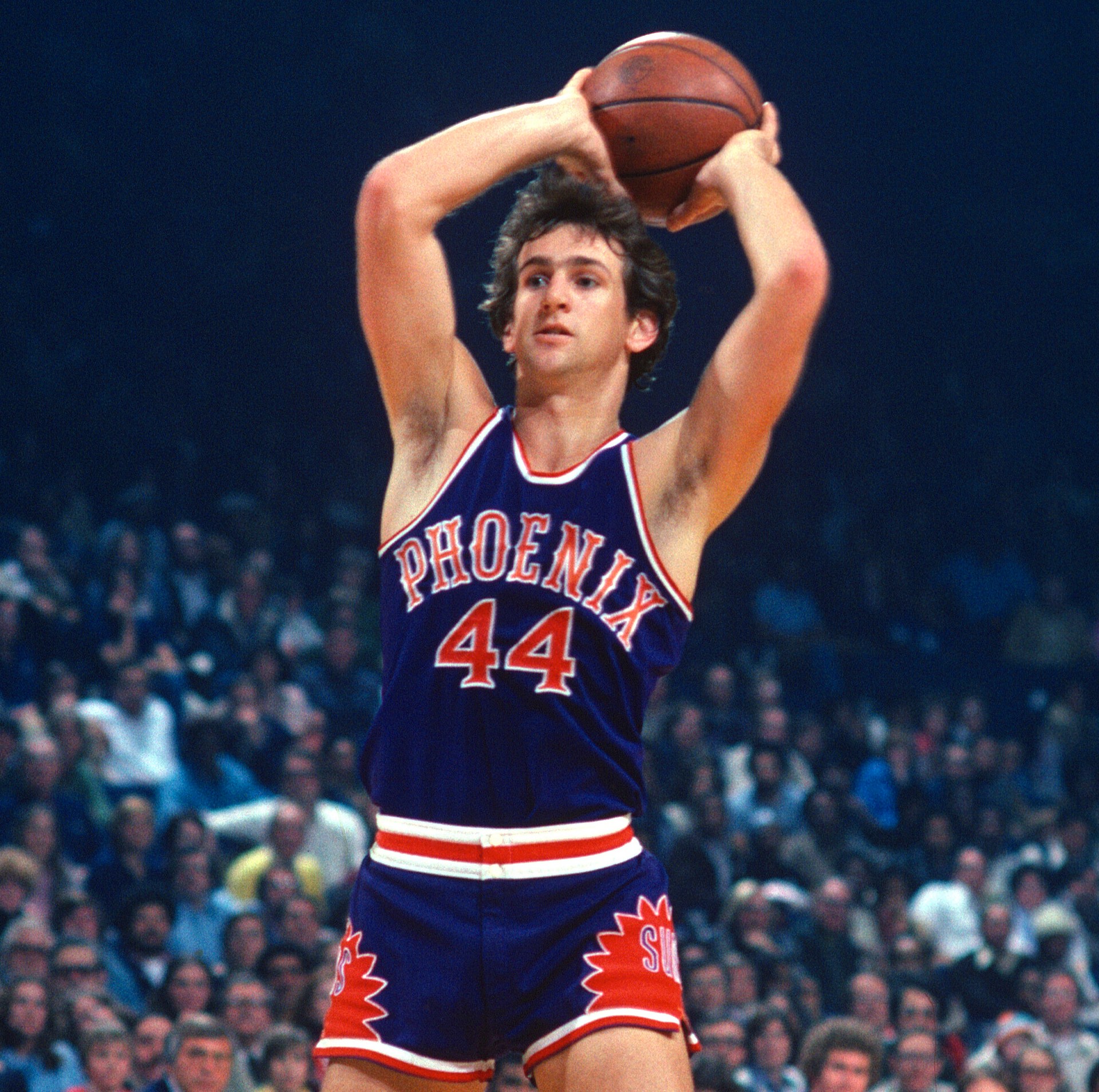 LANDOVER, MD - CIRCA 1978: Paul Westphal #44 of the Phoenix Suns looks to make a pass against the Washington Bullets during an NBA basketball game circa 1978 at the Capital Centre in Landover Maryland. Westphal played for the Suns from 1975-77. (Photo by Focus on Sport/Getty Images)