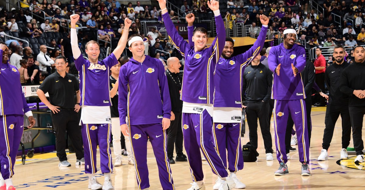 The Lakers’ pregame ritual went horribly wrong vs. Kings