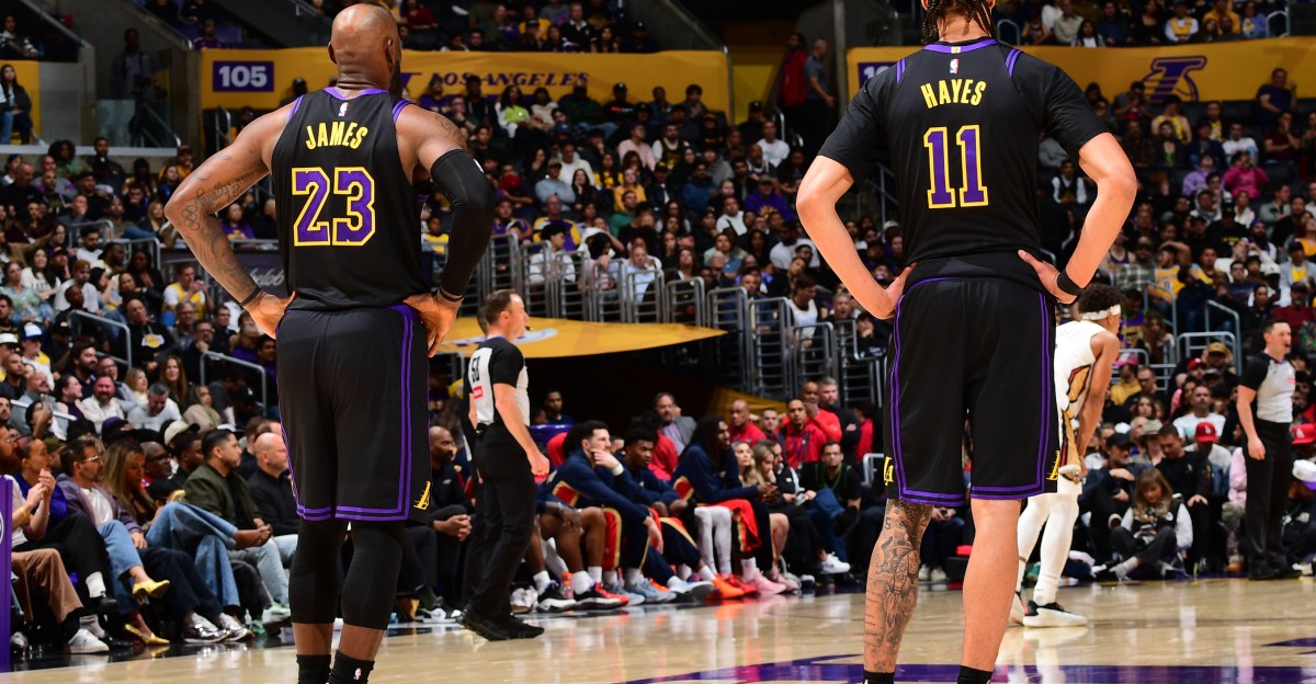 Lakers turn to defense in fourth quarter to beat Pelicans