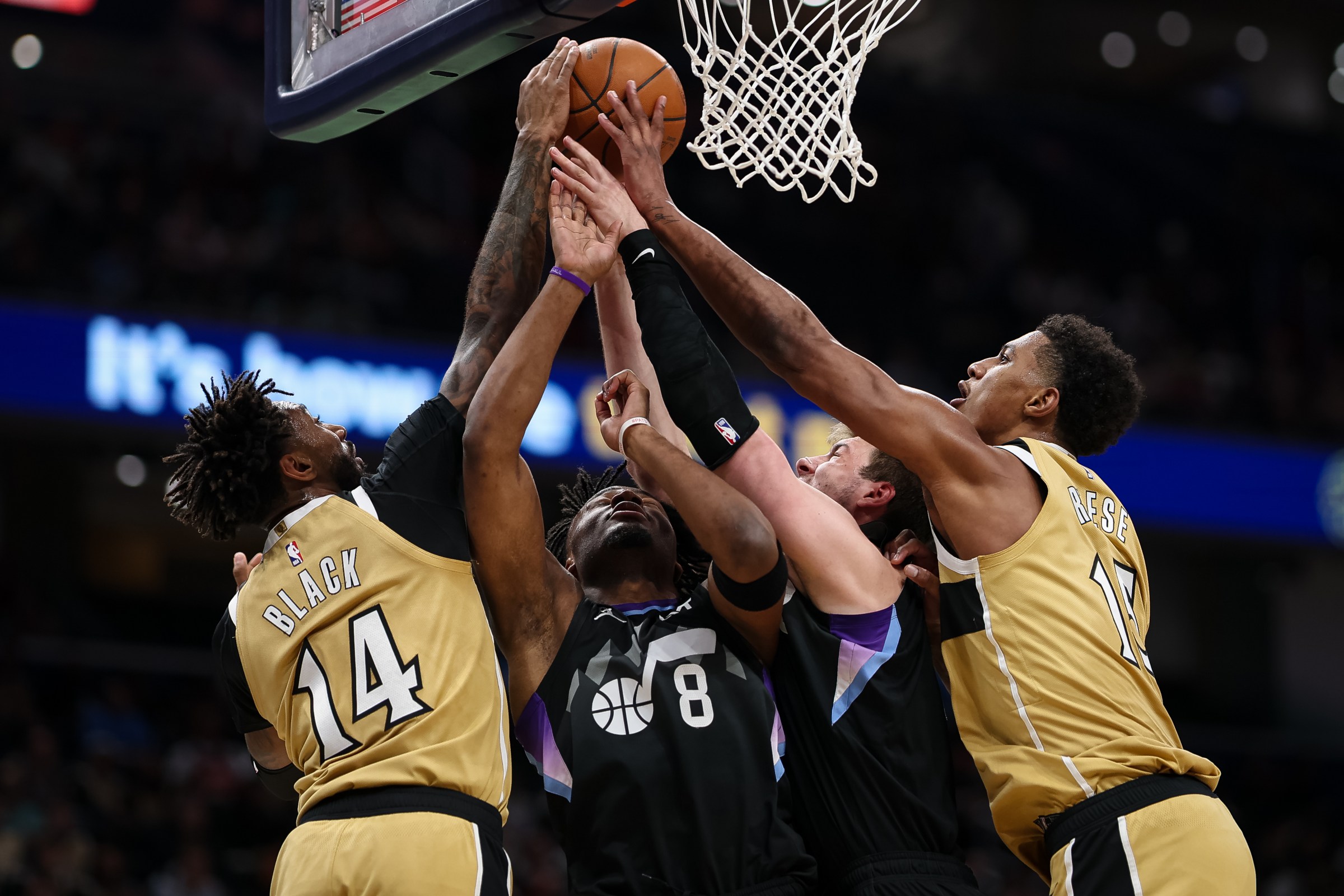 Julian Reese battled inside during the Wizards’ loss to the Utah Jazz.