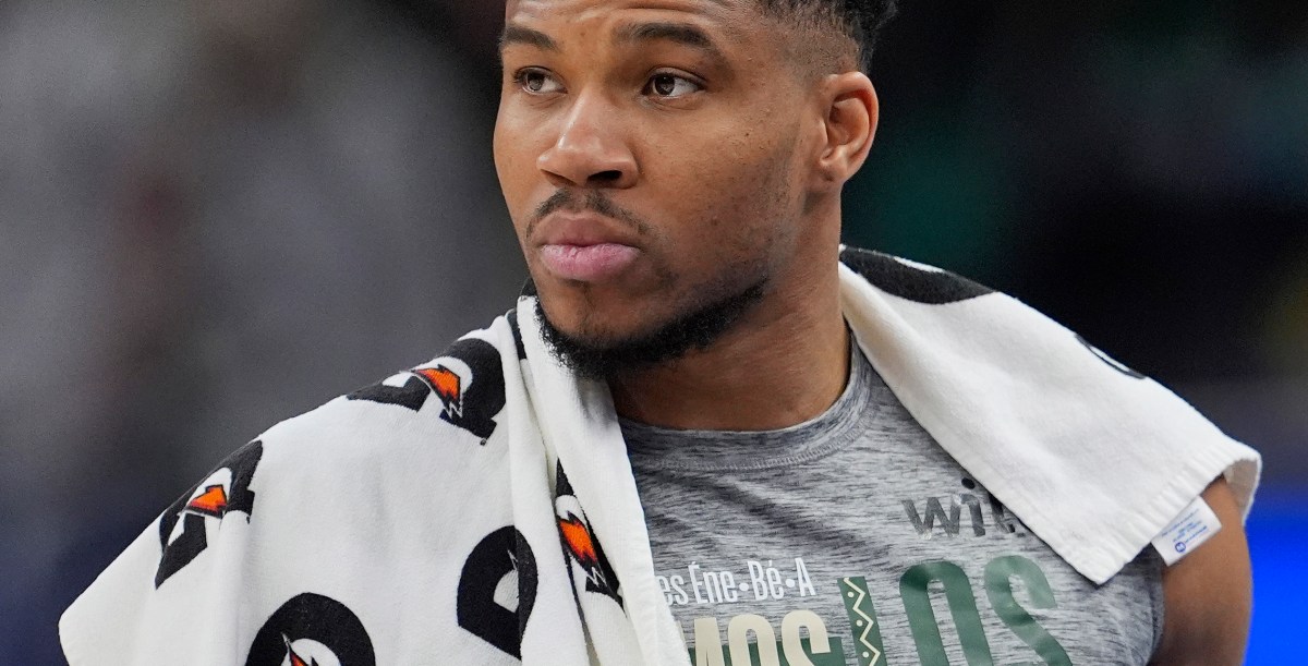 Milwaukee Bucks Player Grades: Doc continues to disappoint, team stagnantes