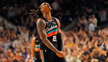 Spurs rally from 25 down to stun Clippers in electrifying comeback