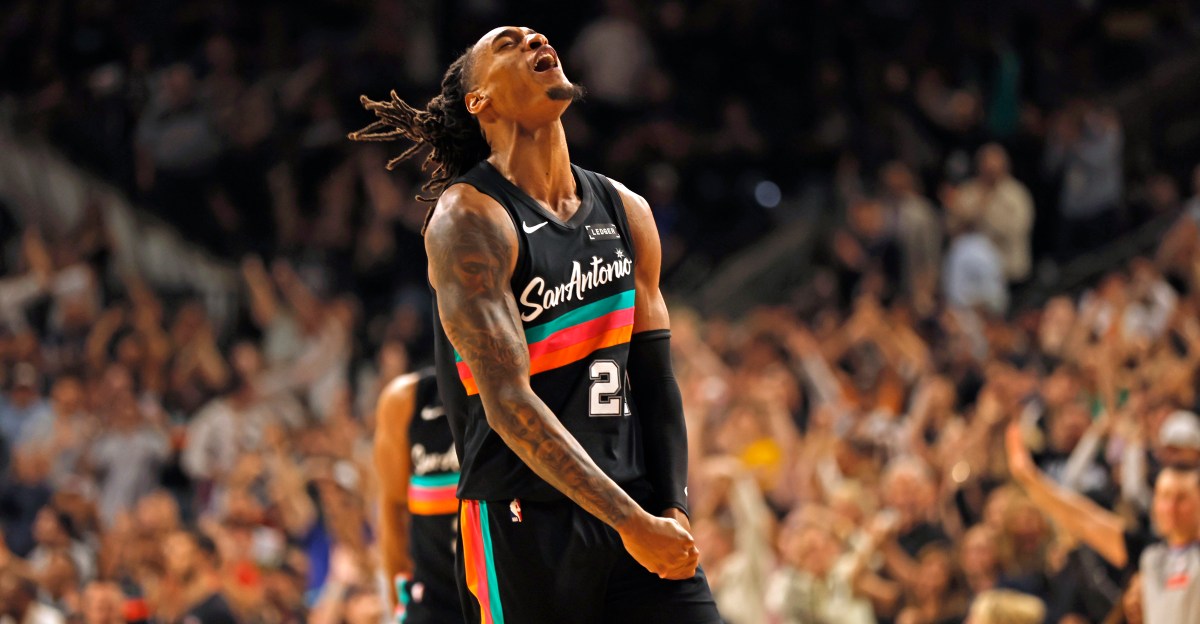 Spurs rally from 25 down to stun Clippers in electrifying comeback