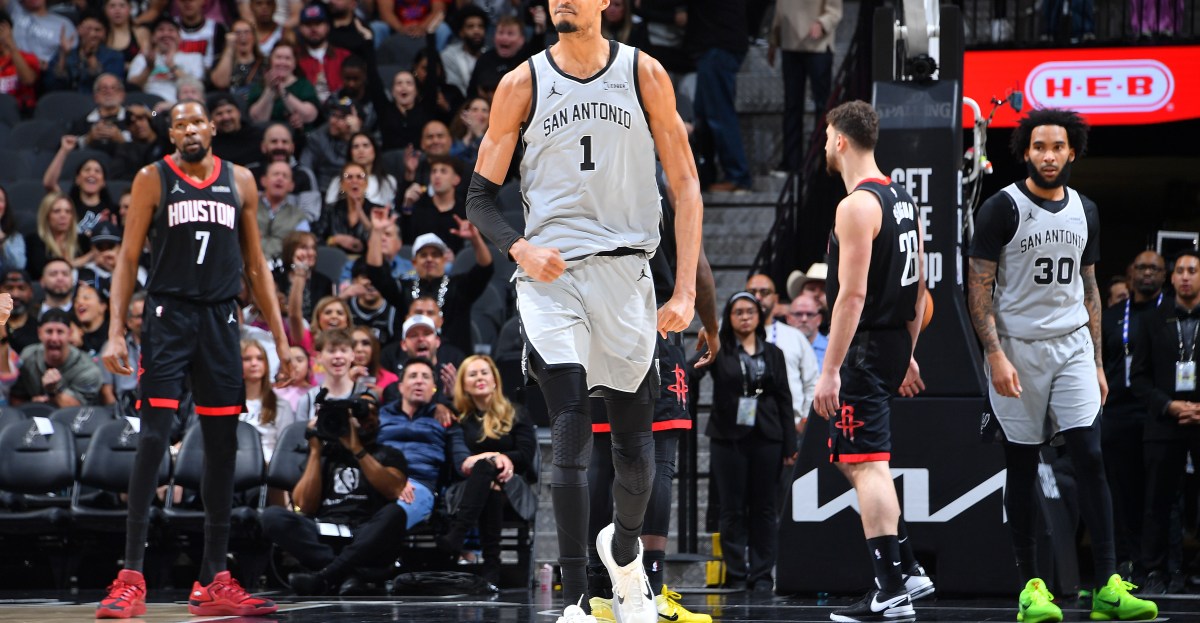 Spurs unleash offensive avalanche in 145-120 rout of Rockets