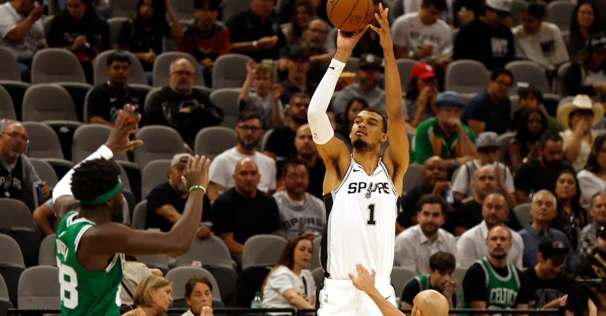 Wembanyama’s shooting spree lifts Spurs past Celtics