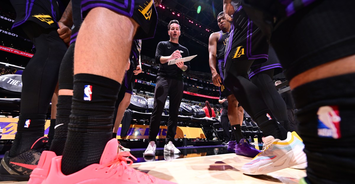 Grades for Luka Dončić, Austin Reaves in Lakers win vs. Timberwolves