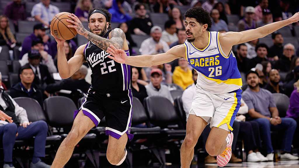 Carter erupts for career-best 24 points to lead Kings to 114-109 comeback win over Pacers