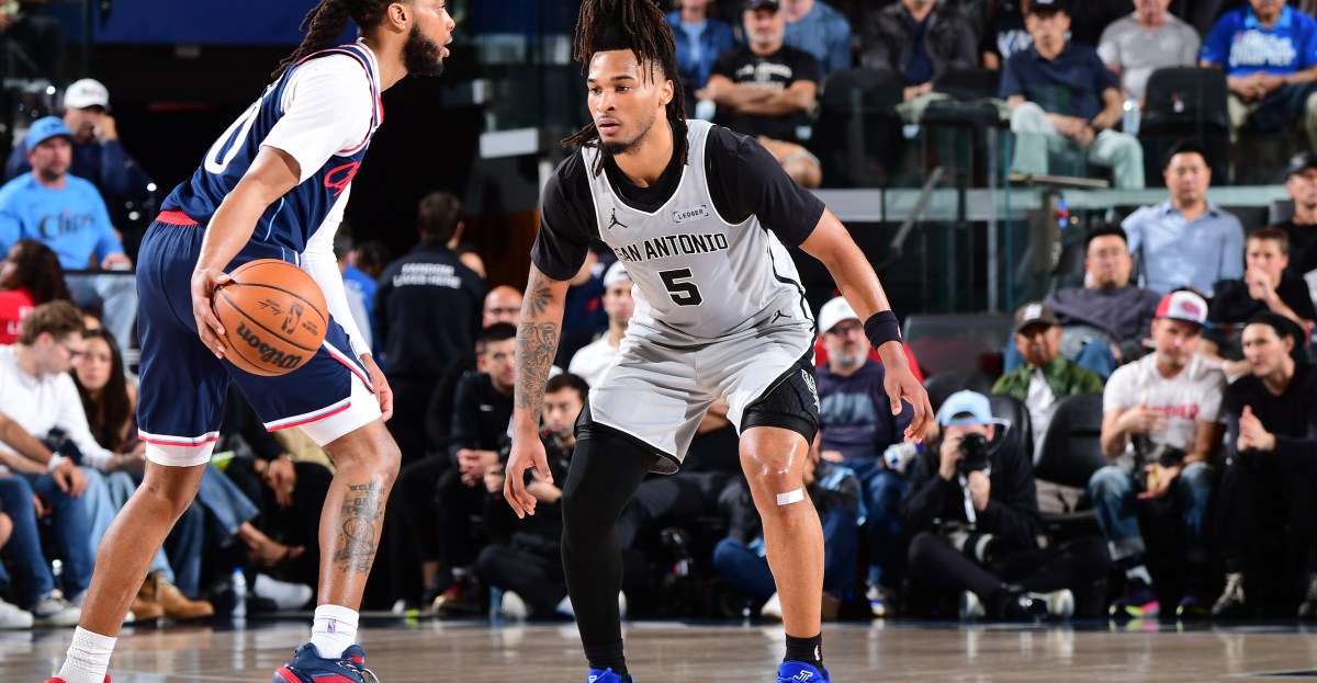 Spurs escape with close victory in rollercoaster game against Clippers