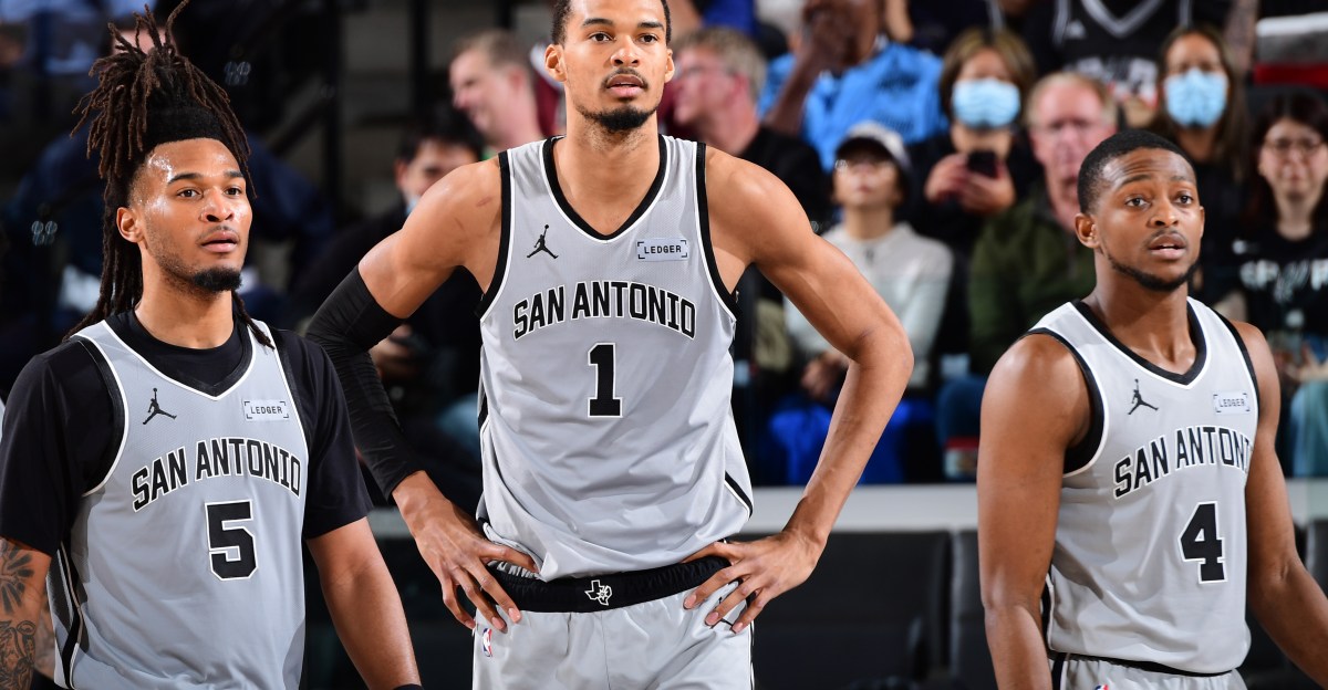 Highlights: Stephon Castle and Victor Wembanyama prove too much for the Clippers