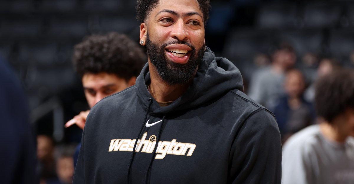 Anthony Davis sidelined through March with finger sprain