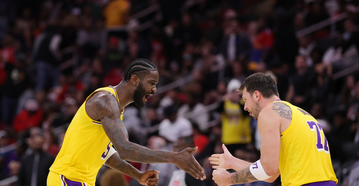 Deandre Ayton came up big in Lakers win over Rockets
