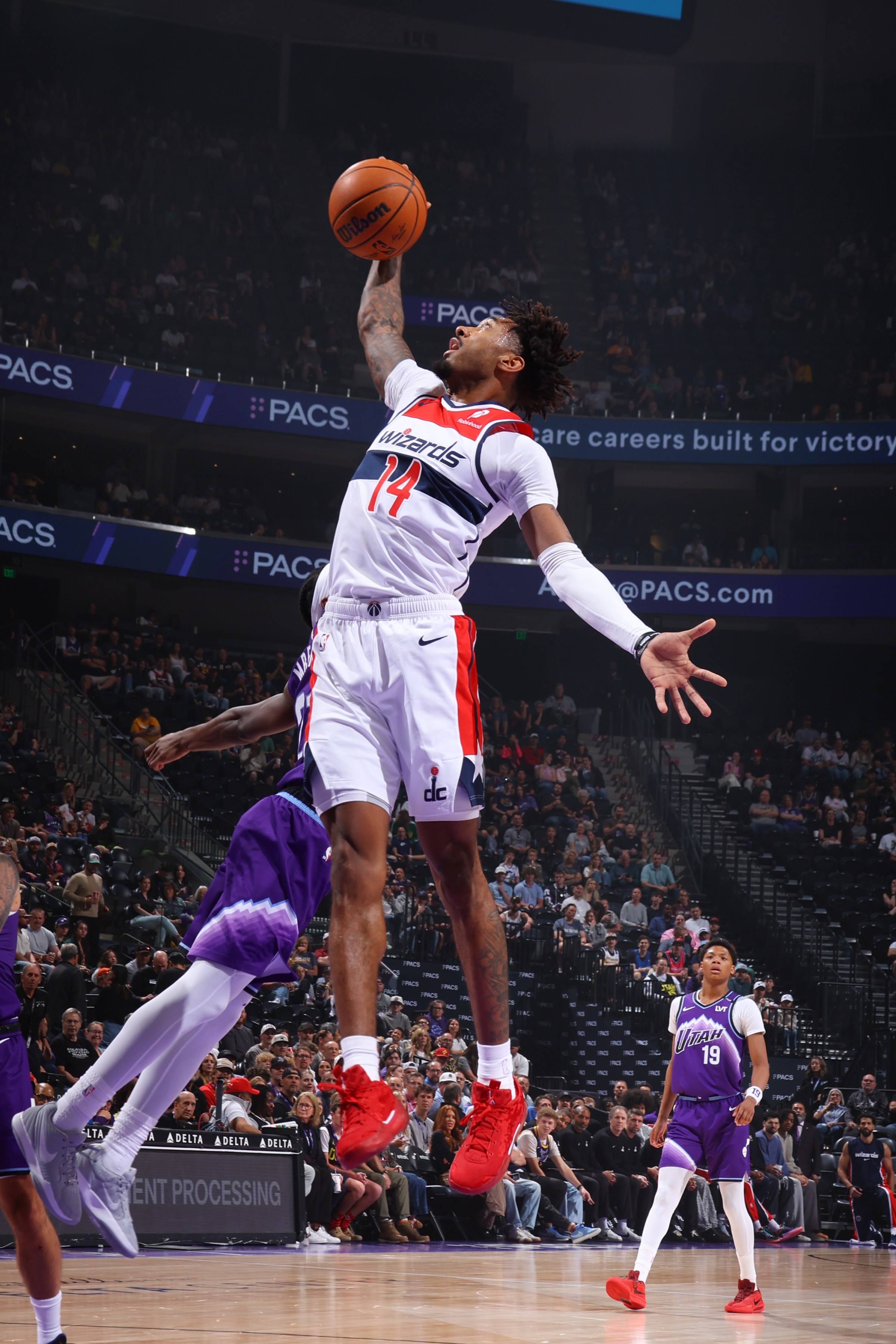 Leaky Black collects a rebound during the Washington Wizards win over the Utah Jazz.