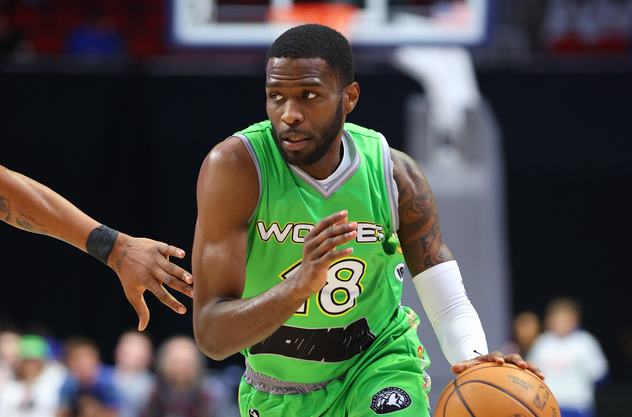 DES MOINES, IA - MARCH 28: Jalen Crutcher #18 of the Iowa Wolves drives to the basket during the game against the Oklahoma City Blue on March 28, 2026 at Casey’s Center in Des Moines, Iowa. NOTE TO USER: User expressly acknowledges and agrees that, by downloading and or using this Photograph, user is consenting to the terms and conditions of the Getty Images License Agreement. Mandatory Copyright Notice: Copyright 2026 NBAE (Photo by Jasey Bradwell/NBAE via Getty Images)