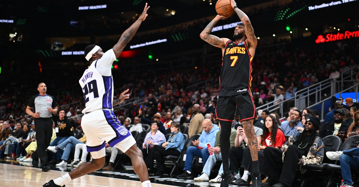 Hawks continue home win streak, defeat Kings 123-113