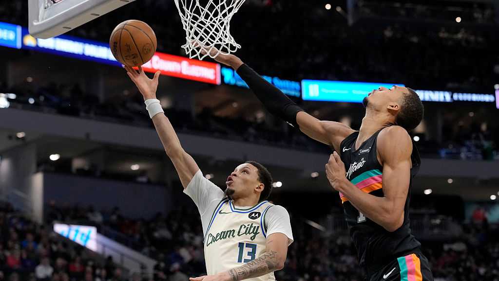 Bucks lose to Spurs, eliminated from playoff contention