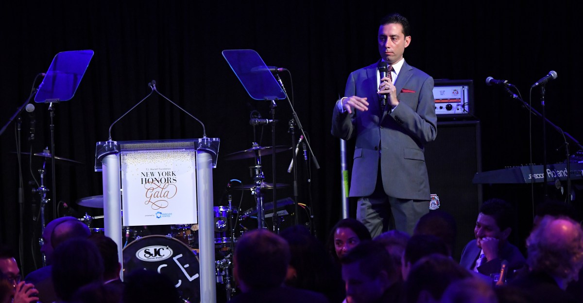 Chris Carrino, Mike Fratello named to Naismith Hall of Fame