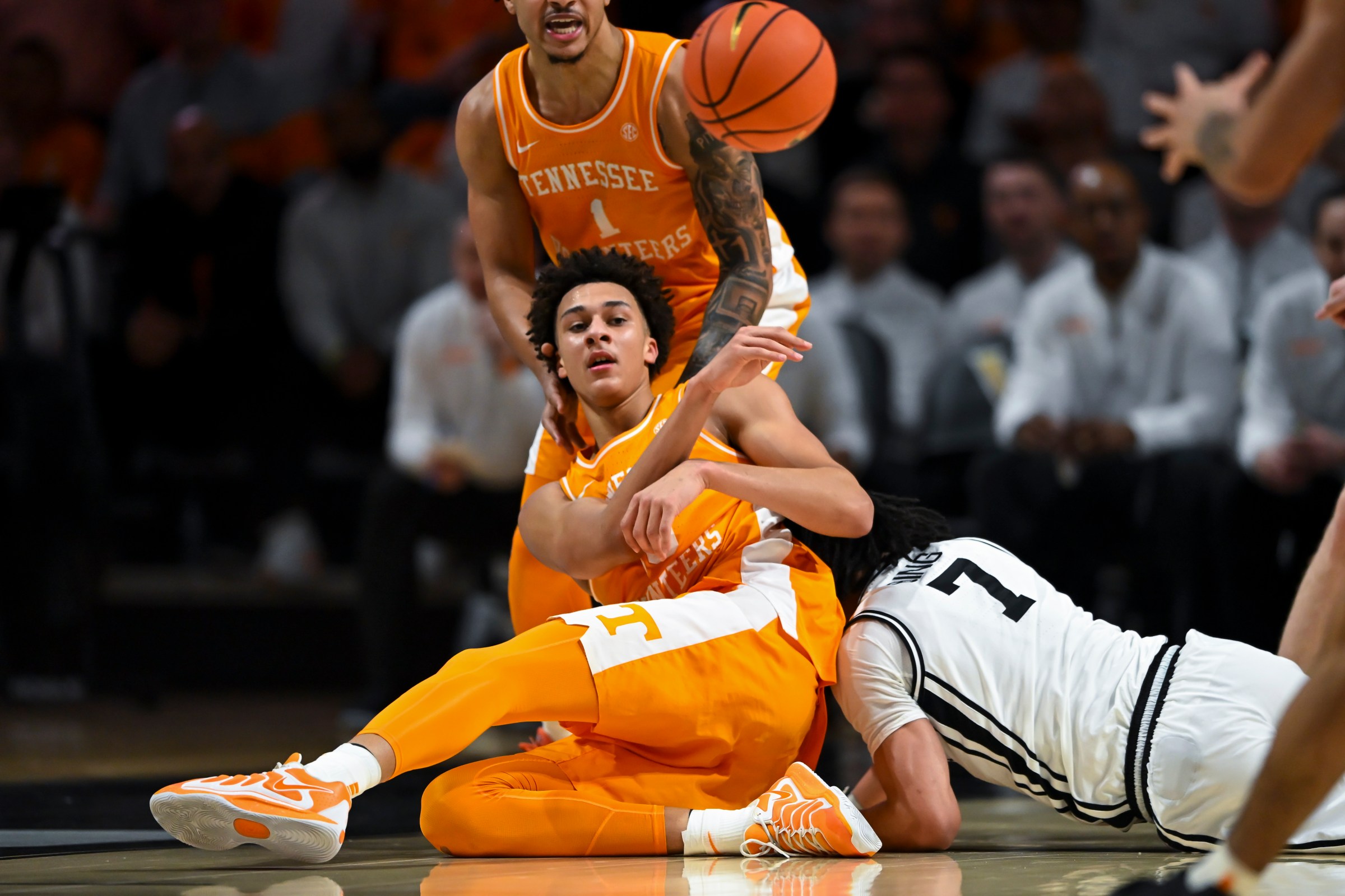 Feb 21, 2026; Nashville, Tennessee, USA; Tennessee Volunteers forward Nate Ament (10) steals the ball from Vanderbilt Commodores guard Chandler Bing (7) during the second half at Memorial Gymnasium. Mandatory Credit: Steve Roberts-Imagn Images