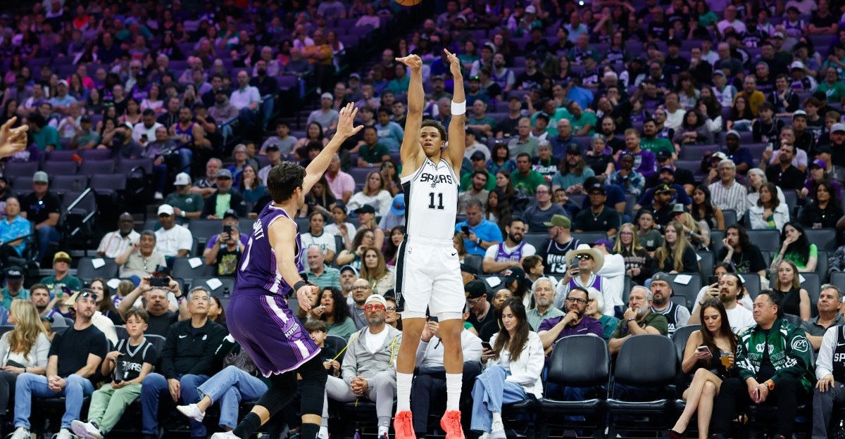 Highlights: Spurs drop franchise-record 25 threes on Kings