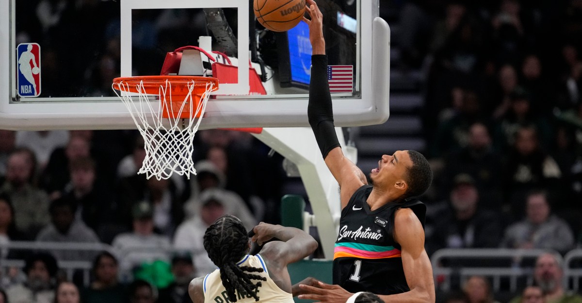 Box Grades: Spurs Notch Eighth Straight Win in Yet Another Blowout