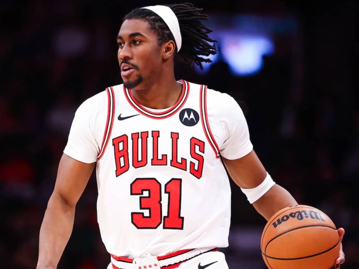 Chicago Bulls guard Jaden Ivey dribbles the ball.