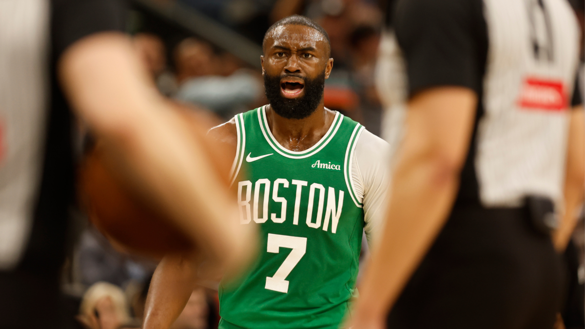 Celtics' Jaylen Brown frustrated with officiating, says NBA rewards 'foul baiting'