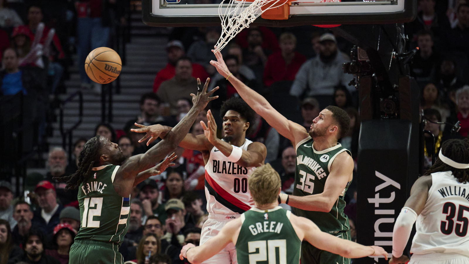 Blazers rout Bucks 130-99 | Yardbarker
