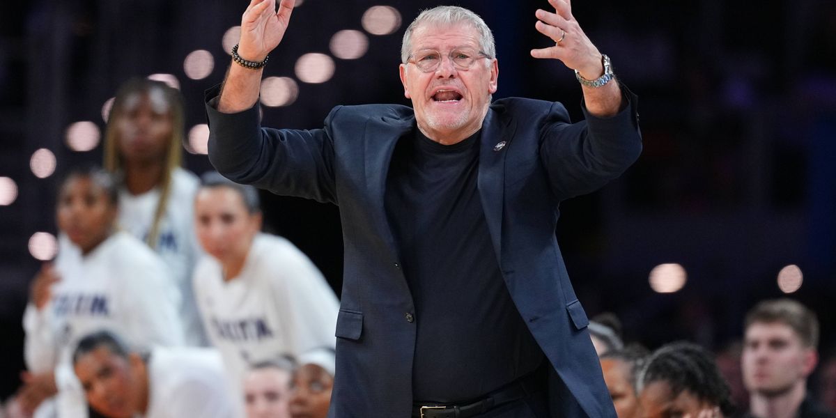 Geno Auriemma takes aim at the NCAA over the women's double-regional format in March Madness