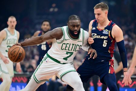 Phoenix Ends Charlotte’s Historic 10-Game Road Win Streak in 111-99 Victory