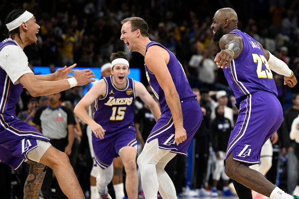 Kennard hits last-second 3 as Lakers win on LeBron's record day