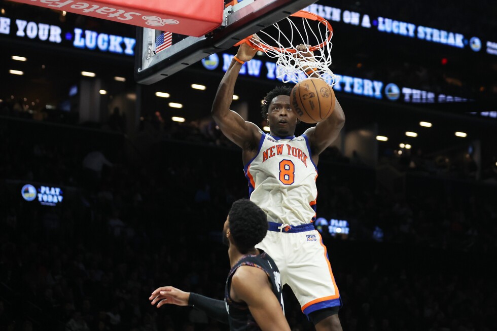 Knicks edge Nets 93-92 for 14th straight victory in New York rivalry