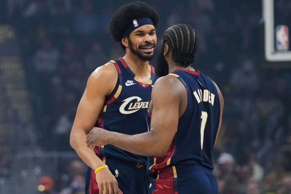 Jarrett Allen sparks Cavaliers in return from injury, scores 18 in blowout over Heat
