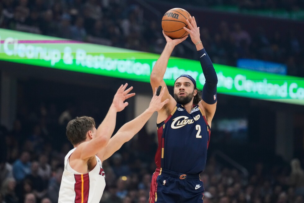 Max Strus makes eight 3s scores 29, Jarrett Allen returns as Cavs roll to 149-128 win over Heat