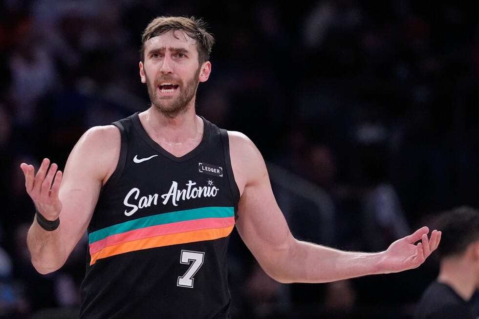 NBA player Kornet asks Hawks to cancel strip club promotion