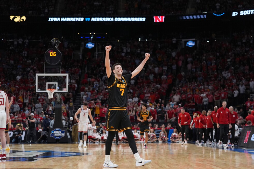 Iowa knocks off Nebraska to reach first Elite Eight since 1987