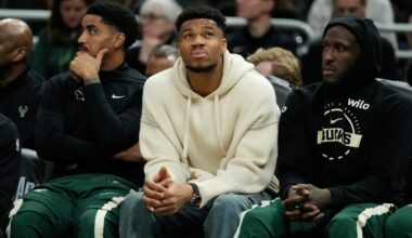 Antetokounmpo sidelined with hyperextended knee and bone bruise