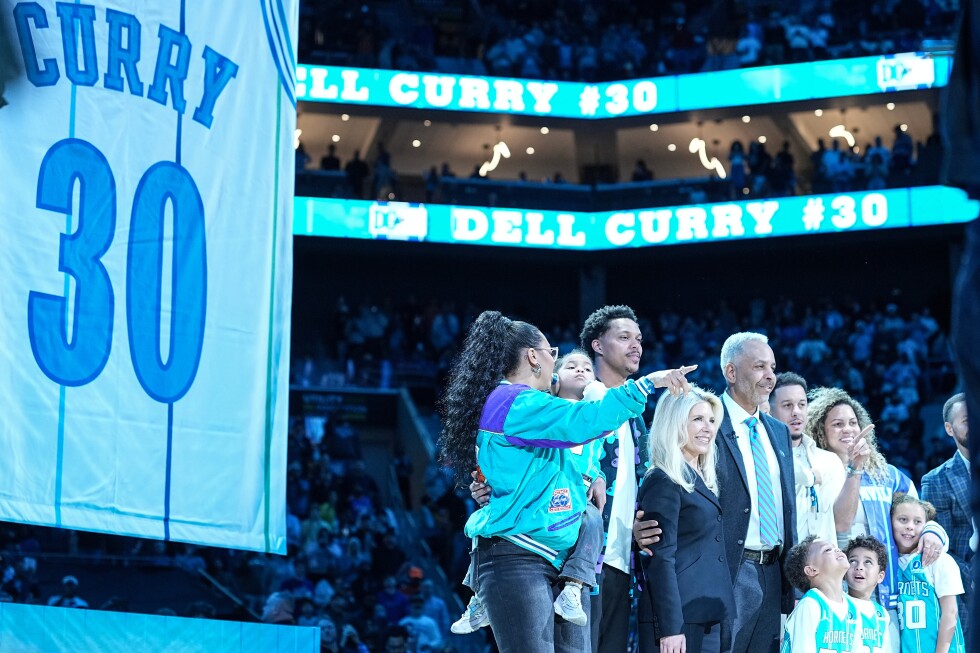 Hornets raise Dell Curry's No. 30 to the rafters