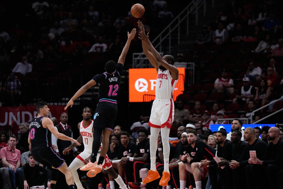 Kevin Durant surpasses Michael Jordan as Rockets edge Heat in thriller
