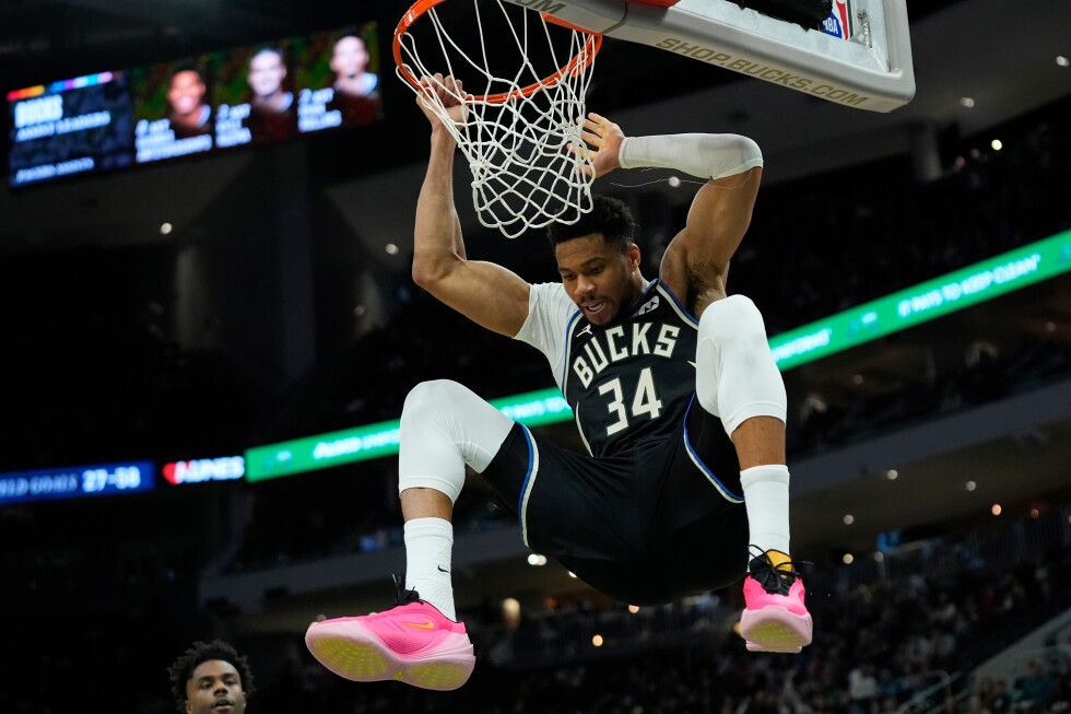 Giannis Antetokounmpo scores 31 before injury, Bucks beat Pacers 134-123