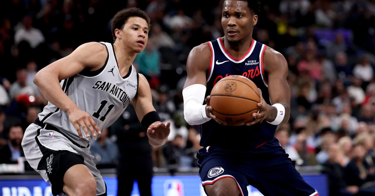 Clippers, playing without Kawhi Leonard, come up short against Spurs