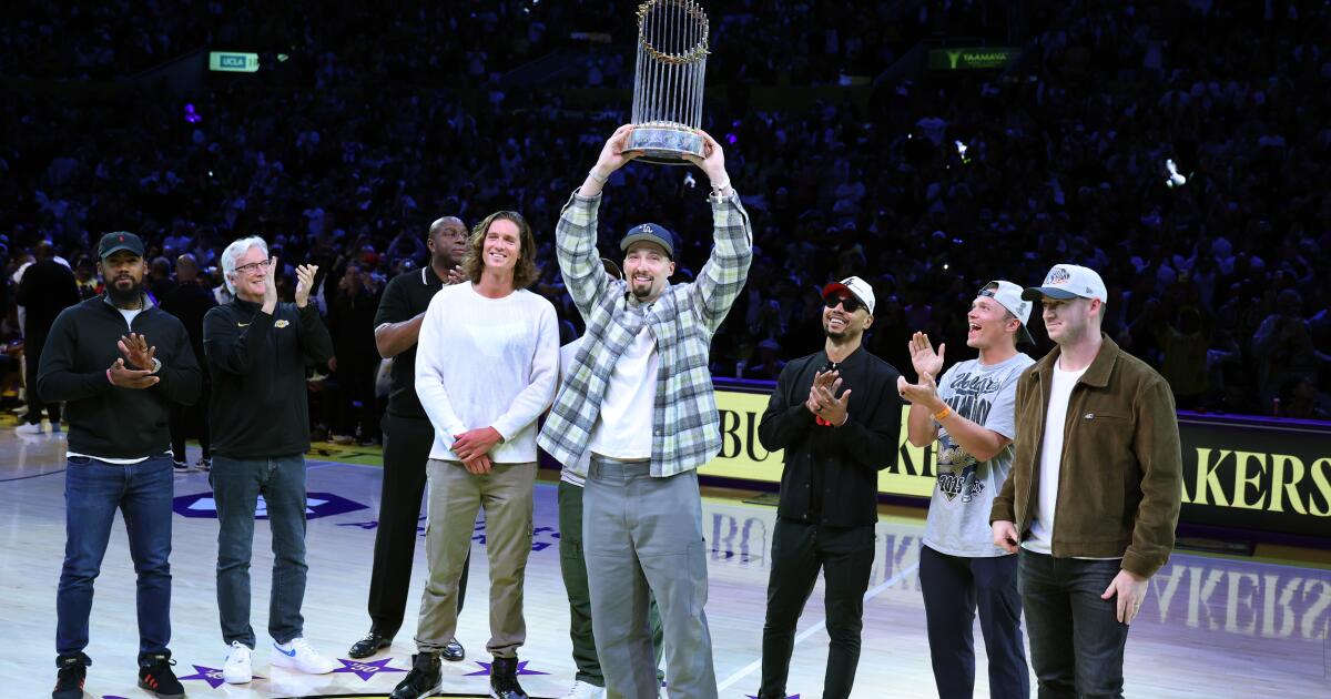 How Dodgers can take some cues from 2002 Lakers in three-peat chase