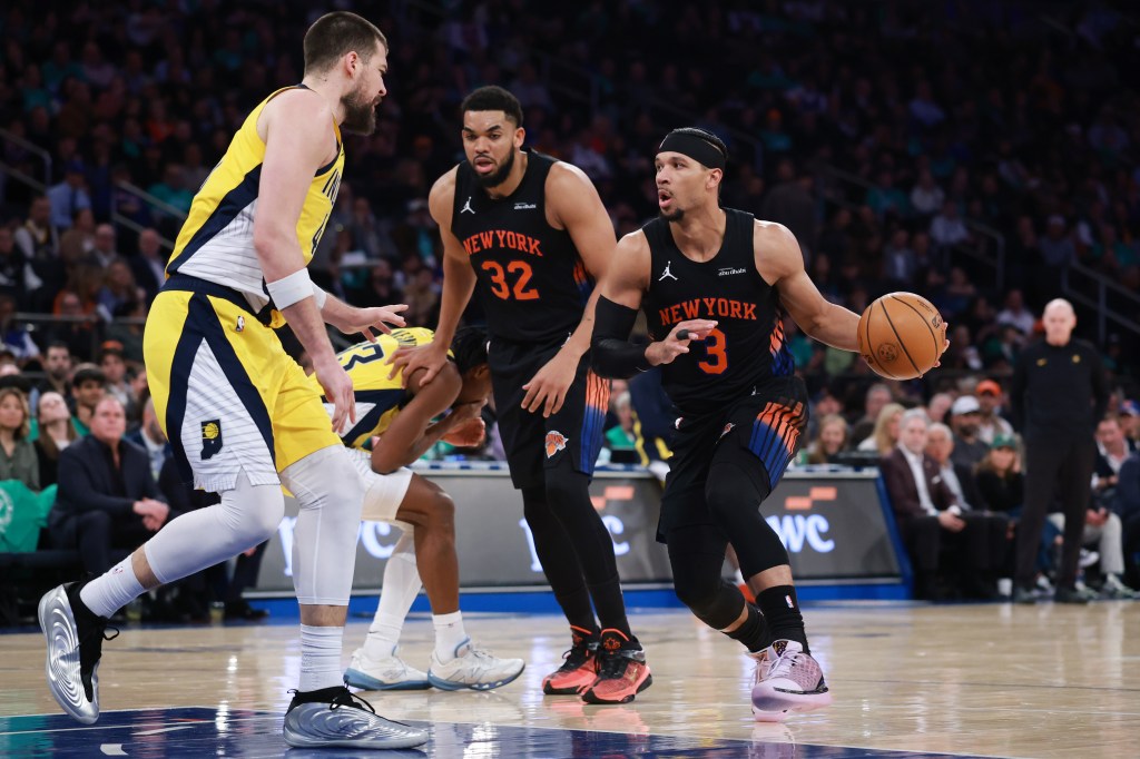 New York Knicks player Josh Hart dribbles the ball against an Indiana Pacers player.