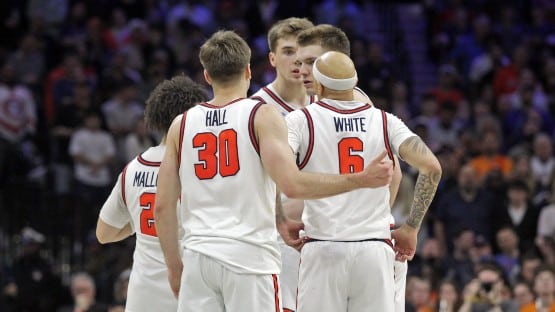uva basketball huddle