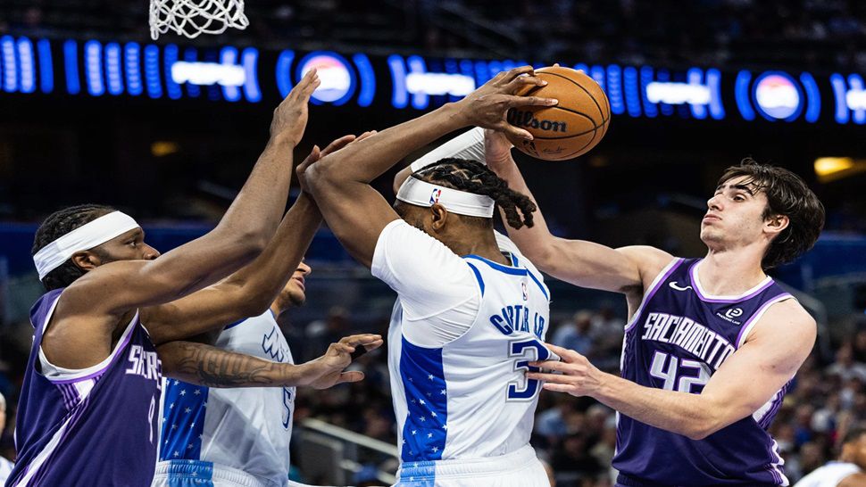 Orlando Magic center/forward Wendell Carter Jr. (34) fights for the ball with Sacramento Kings center Maxime Raynaud (42) during the first half of an NBA basketball game, Thursday, March 26, 2026, in Orlando, Fla. (AP Photo/Willie J. Allen Jr.)