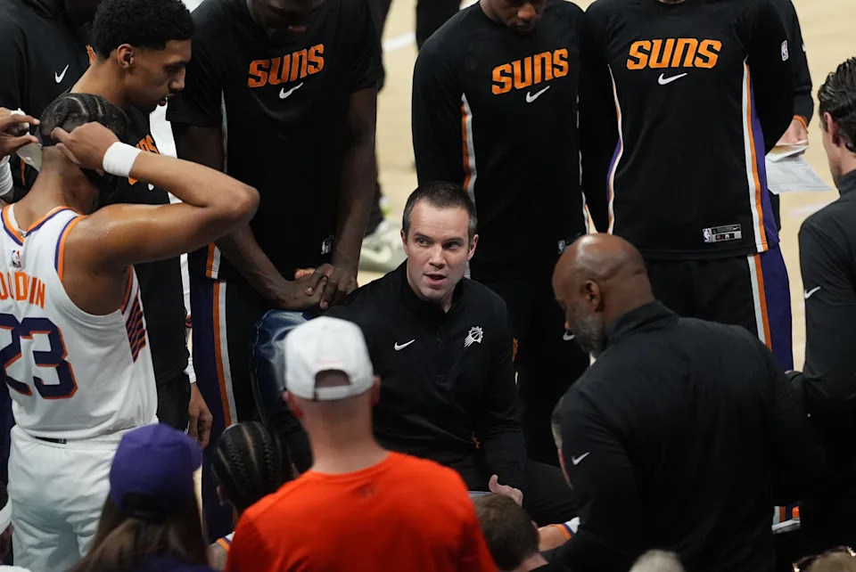 Phoenix Suns Head Coach Jordan Ott talks with his team at a timeout during the second quarter against the Charlotte Hornets at Spectrum Center in Charlotte, on April 2, 2026.